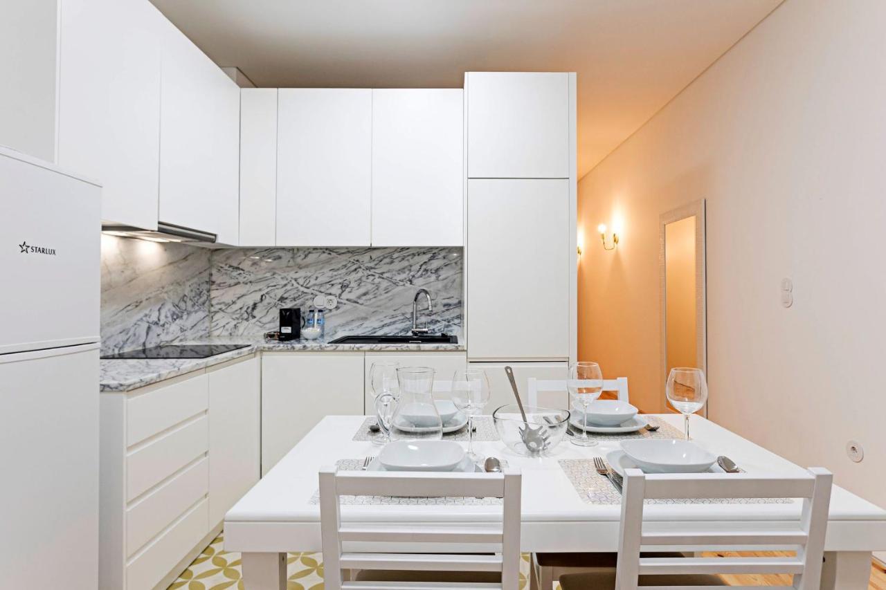 Loios 1Br Flat Downtown By Lovelystay Porto Luaran gambar